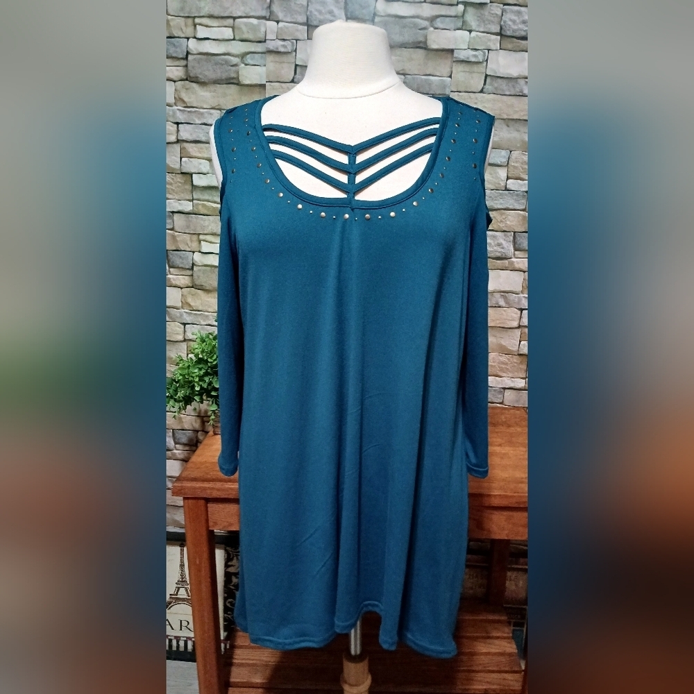 Womens XL Teal Tunic‎ with Studded Neckline Cold Shoulder Sleeves